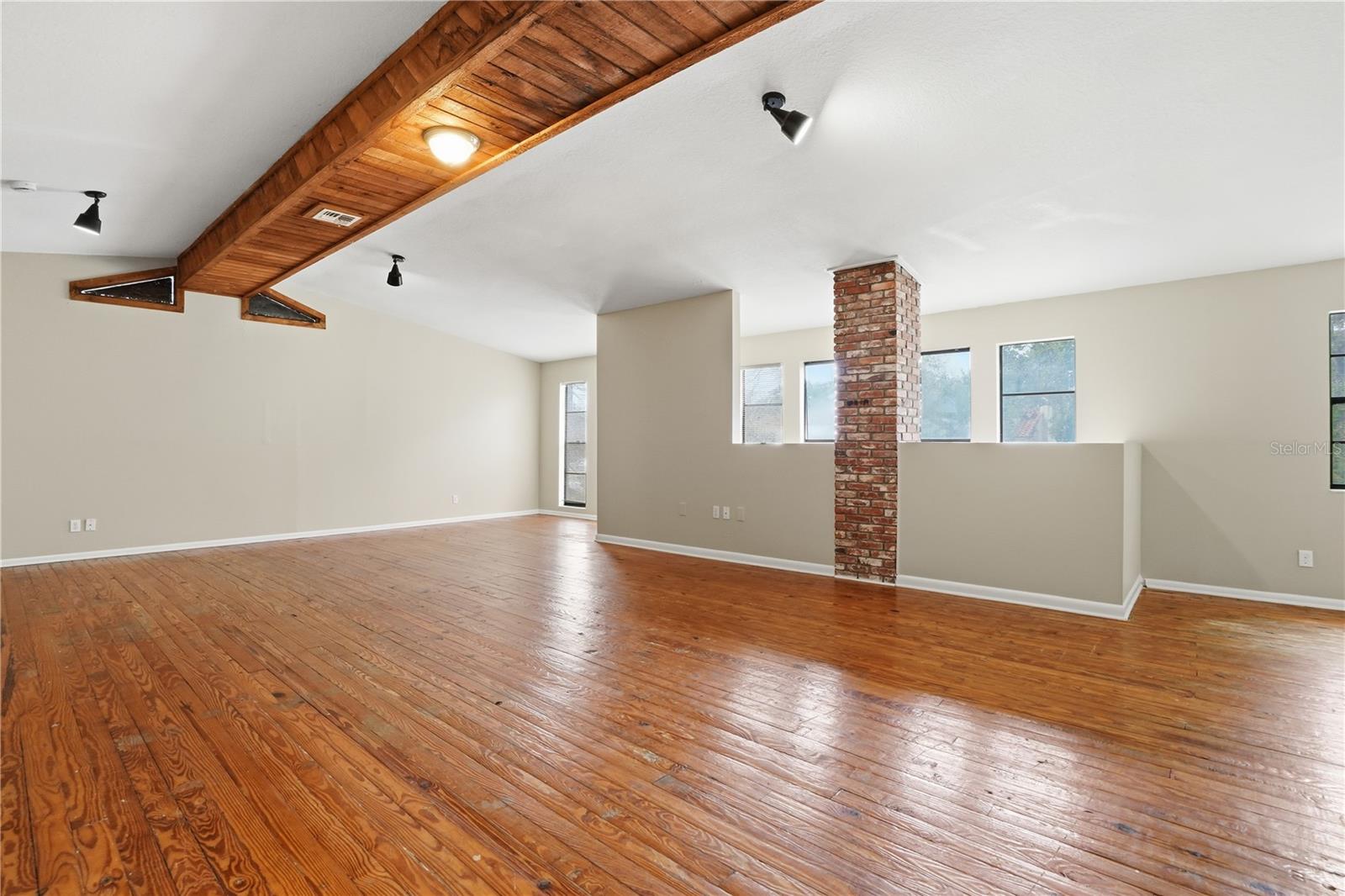 Image 13 of 43 For 405 Park Ridge Avenue