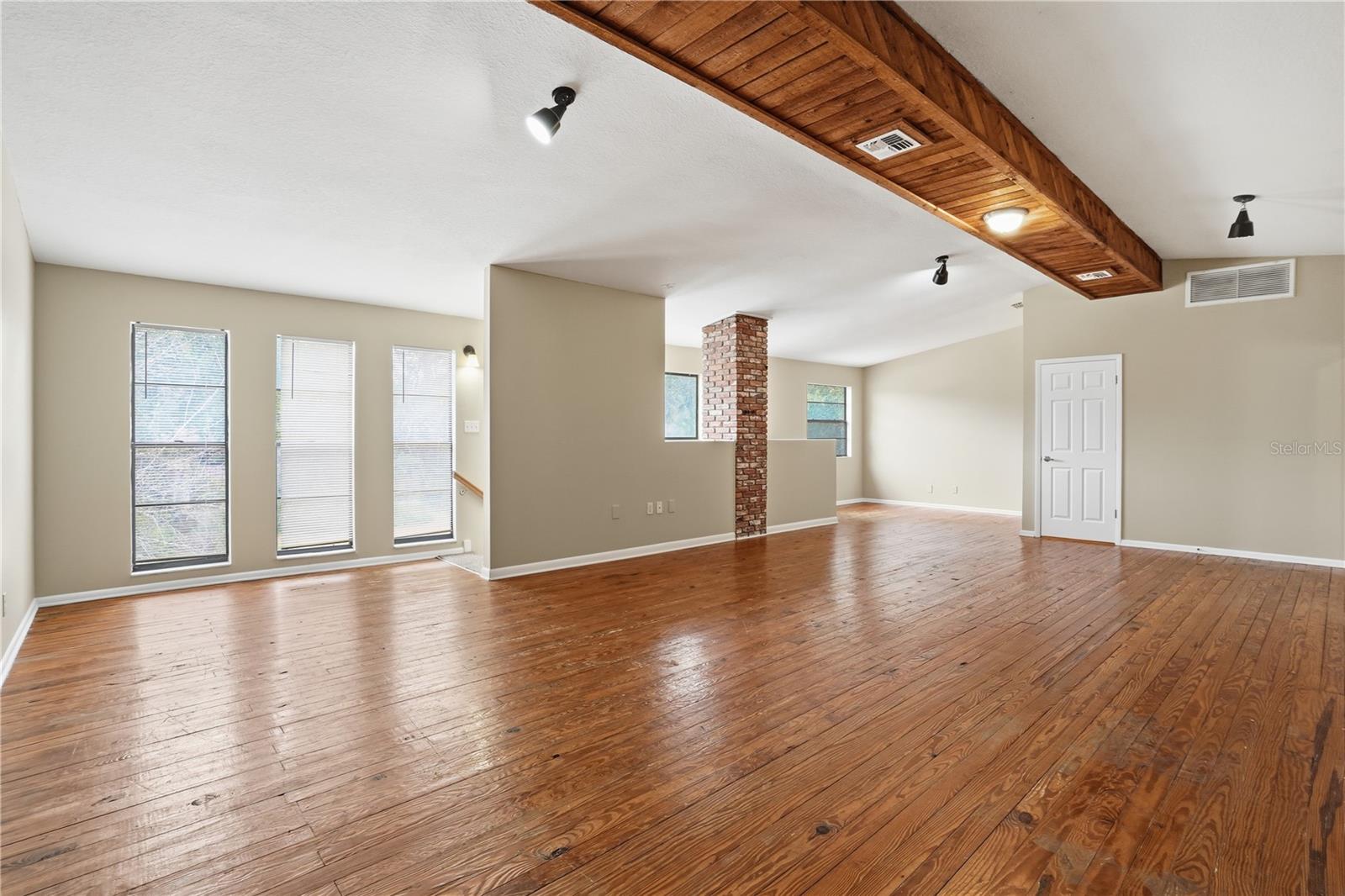 Image 14 of 43 For 405 Park Ridge Avenue