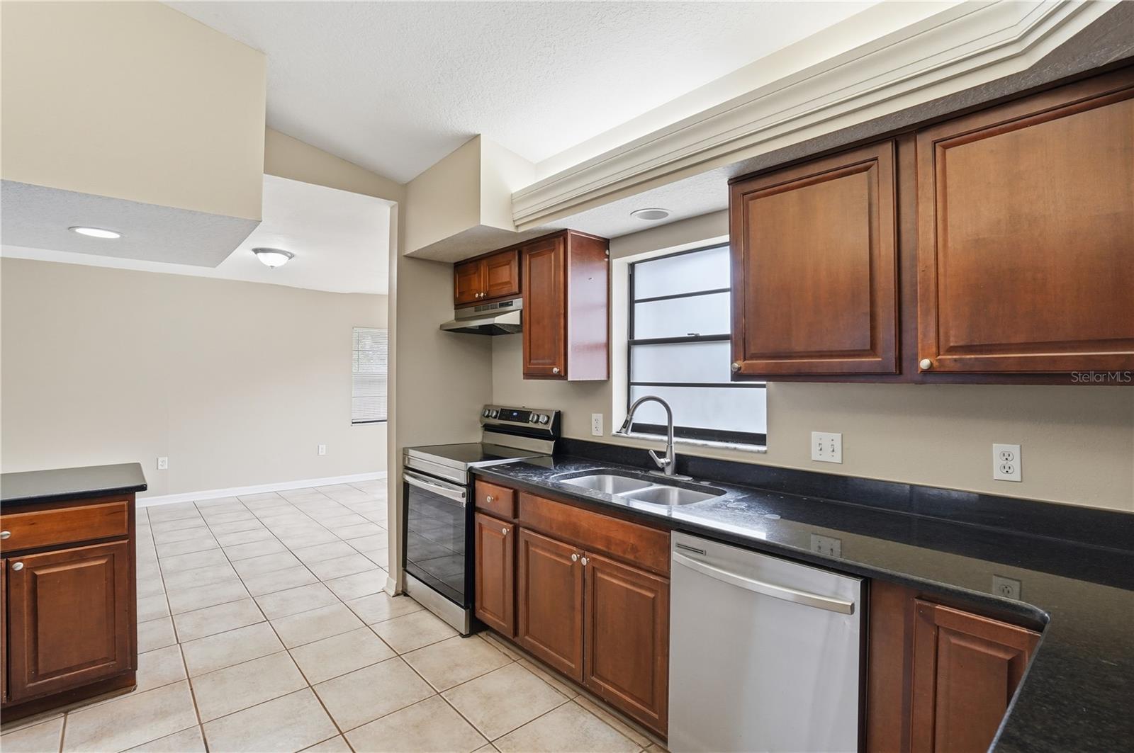 Image 17 of 43 For 405 Park Ridge Avenue