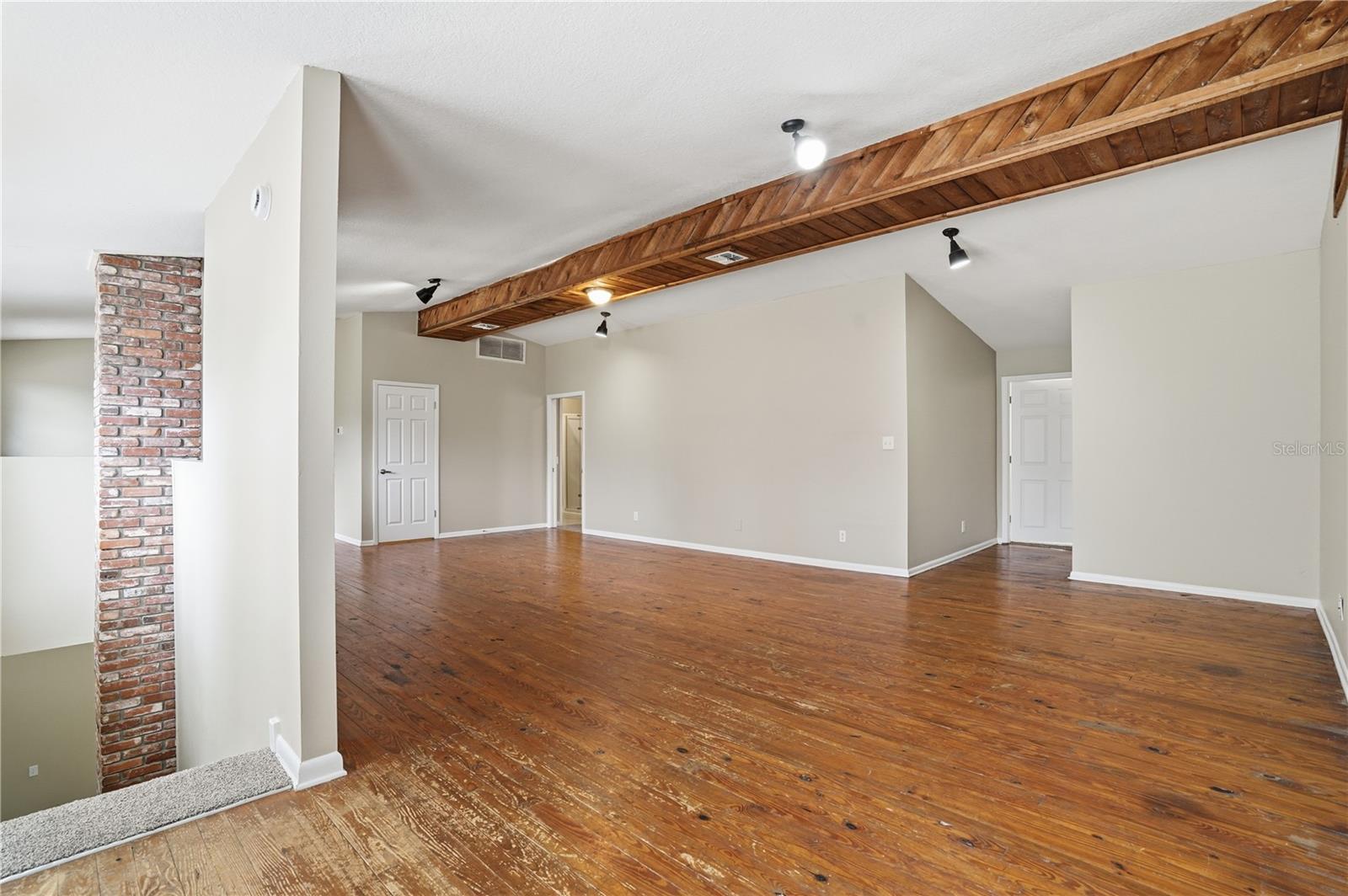 Image 20 of 43 For 405 Park Ridge Avenue