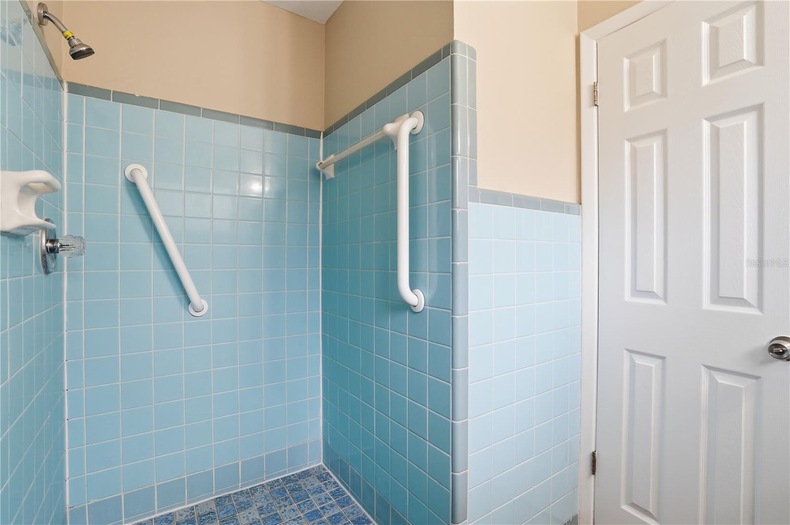 Image 35 of 43 For 405 Park Ridge Avenue