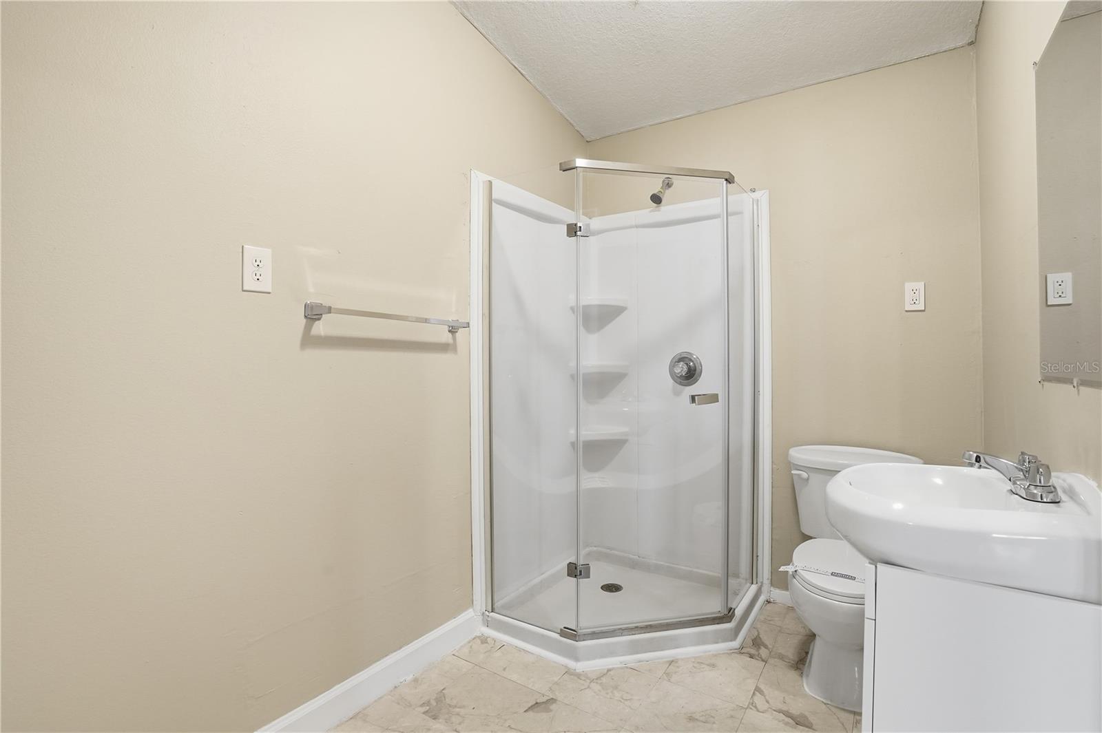 Image 36 of 43 For 405 Park Ridge Avenue