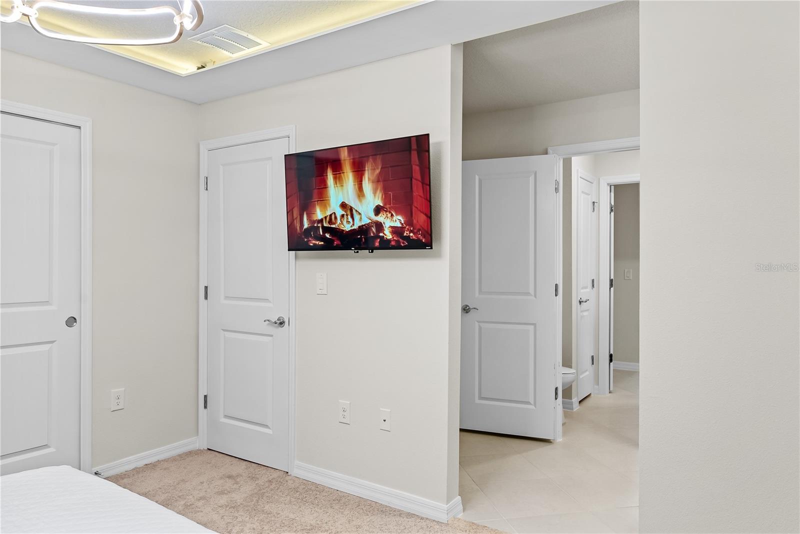 Image 72 of 100 For 15961 Cape Coral Loop