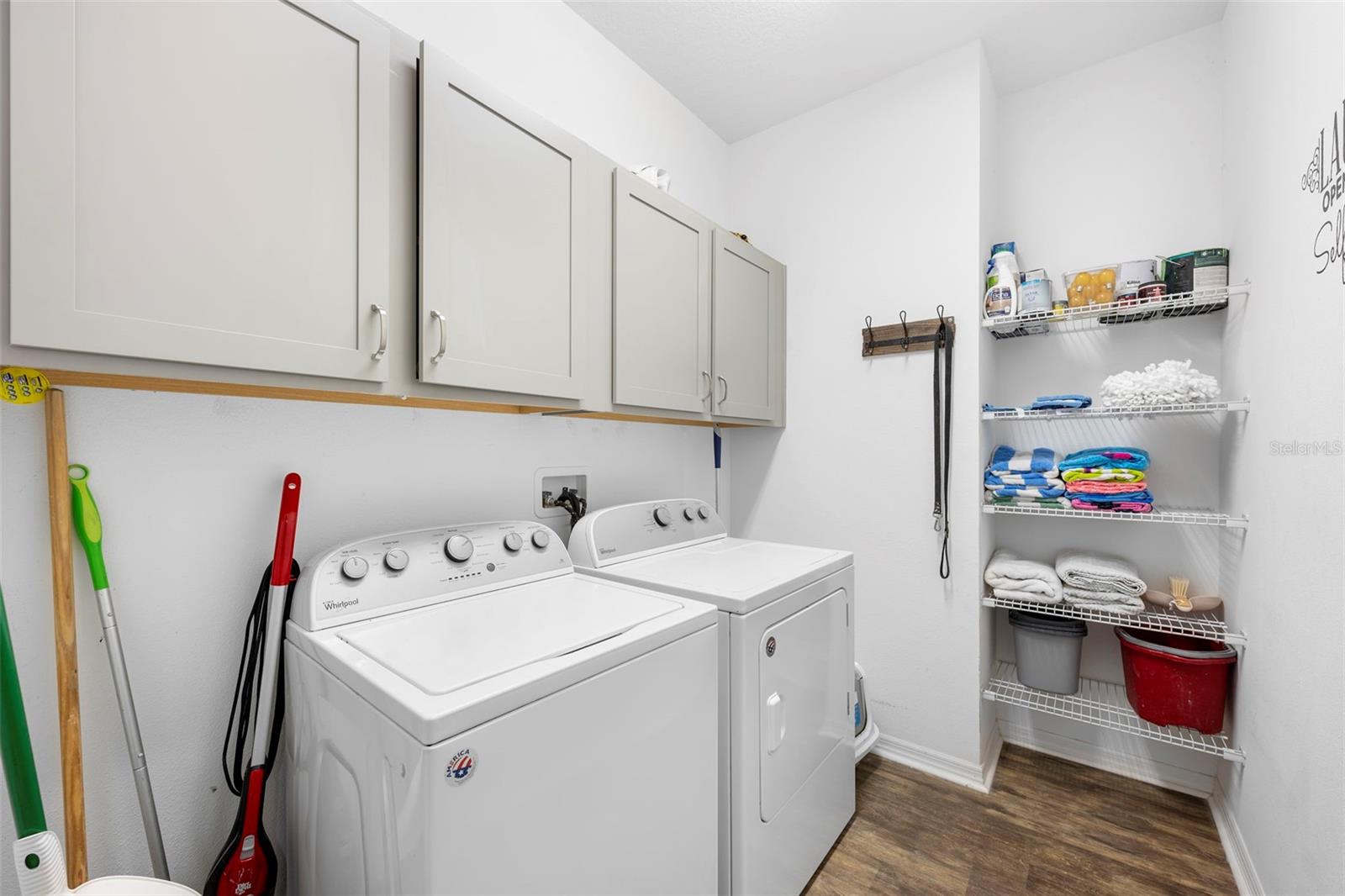 Image 15 of 42 For 977 Lancelot Drive