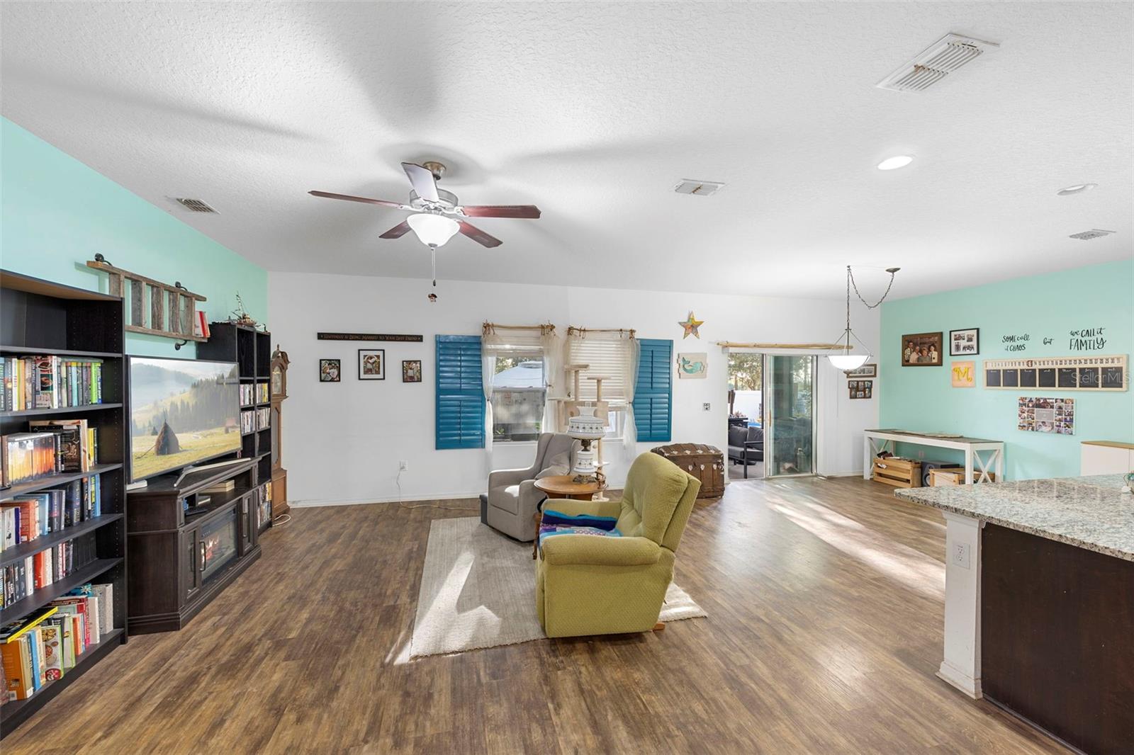 Image 5 of 42 For 977 Lancelot Drive