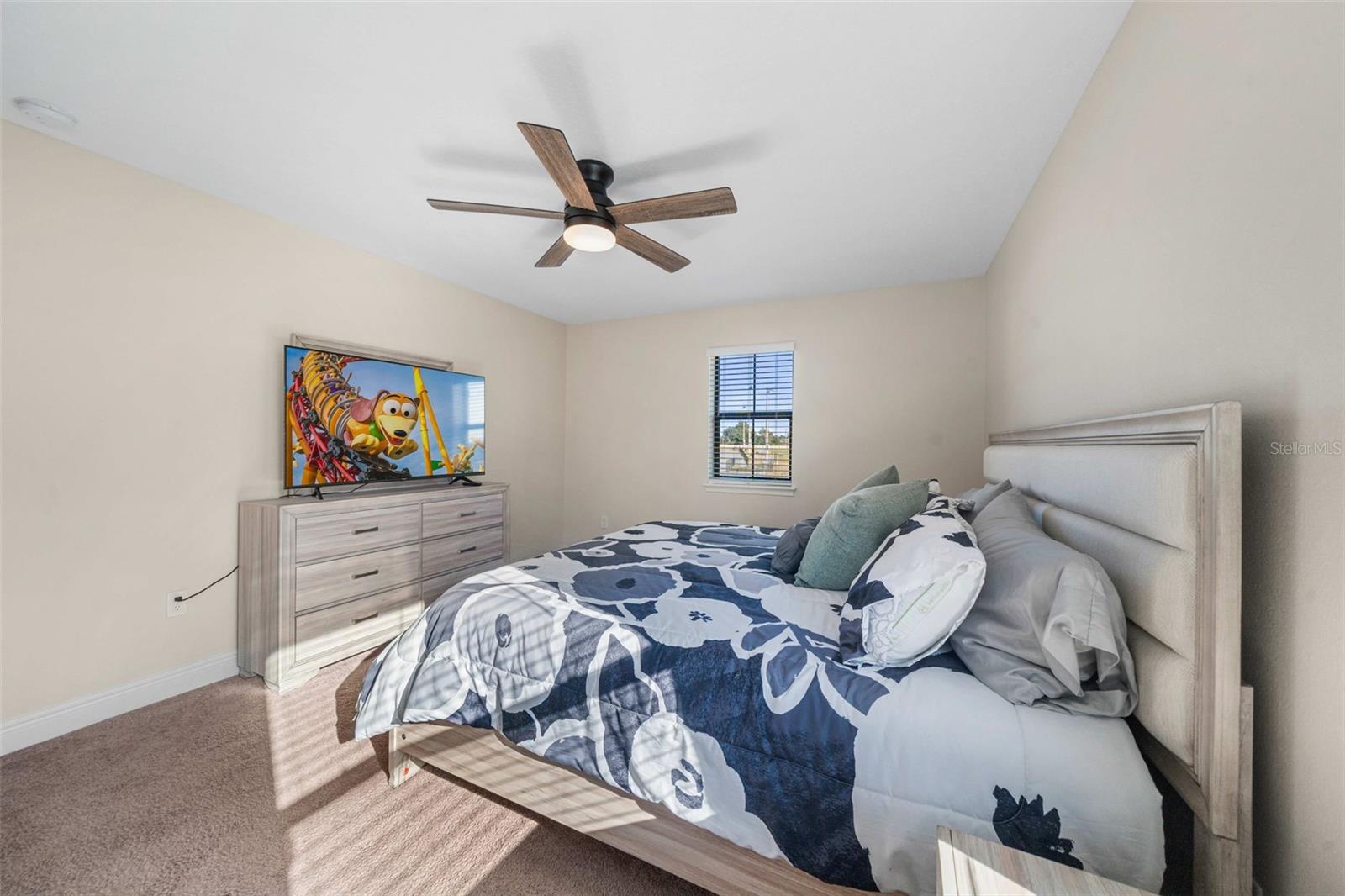 Image 17 of 33 For 199 Macaulay S Cove