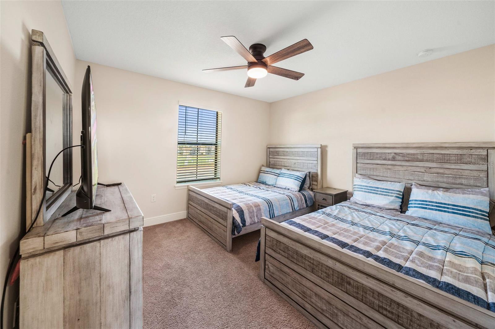 Image 21 of 33 For 199 Macaulay S Cove