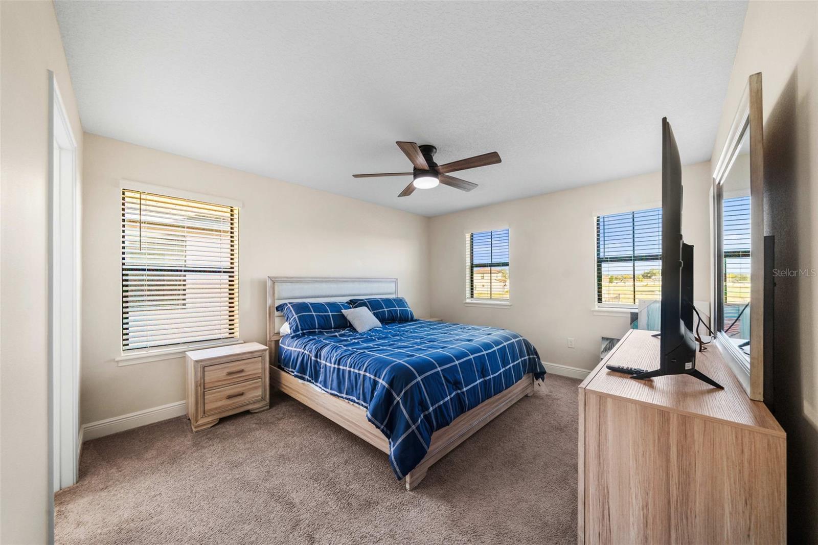 Image 23 of 33 For 199 Macaulay S Cove