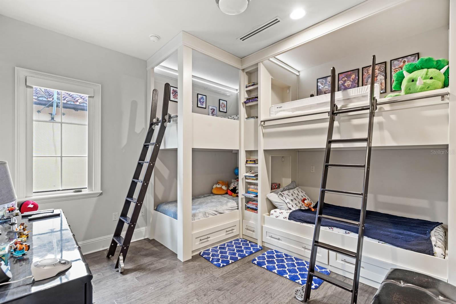 Image 32 of 39 For 9743 Lounsberry Circle