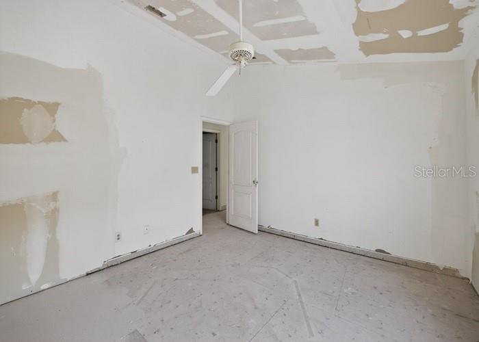 Listing photo id 9 for 2921 La Concha Drive