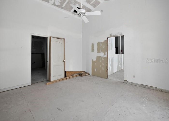 Listing photo id 13 for 2921 La Concha Drive