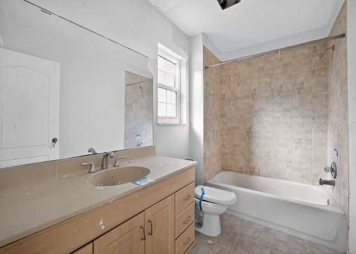 Listing photo id 16 for 2921 La Concha Drive