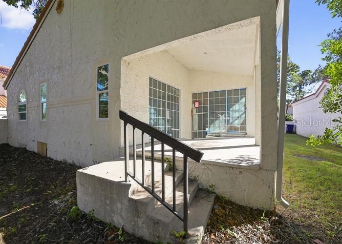 Listing photo id 3 for 2921 La Concha Drive