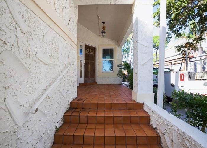 Listing photo id 4 for 2921 La Concha Drive