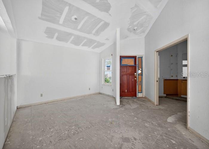 Listing photo id 5 for 2921 La Concha Drive