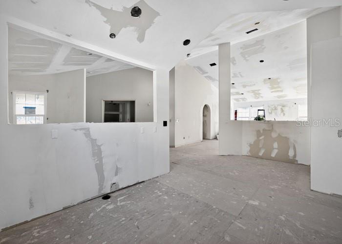 Listing photo id 7 for 2921 La Concha Drive