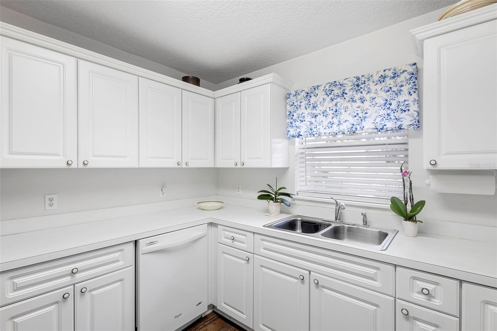 Image 31 of 48 For 10320 Bumblebee Lane