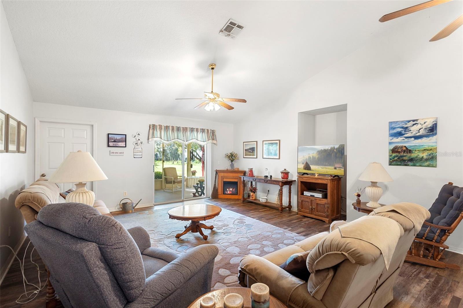 Image 7 of 48 For 10320 Bumblebee Lane