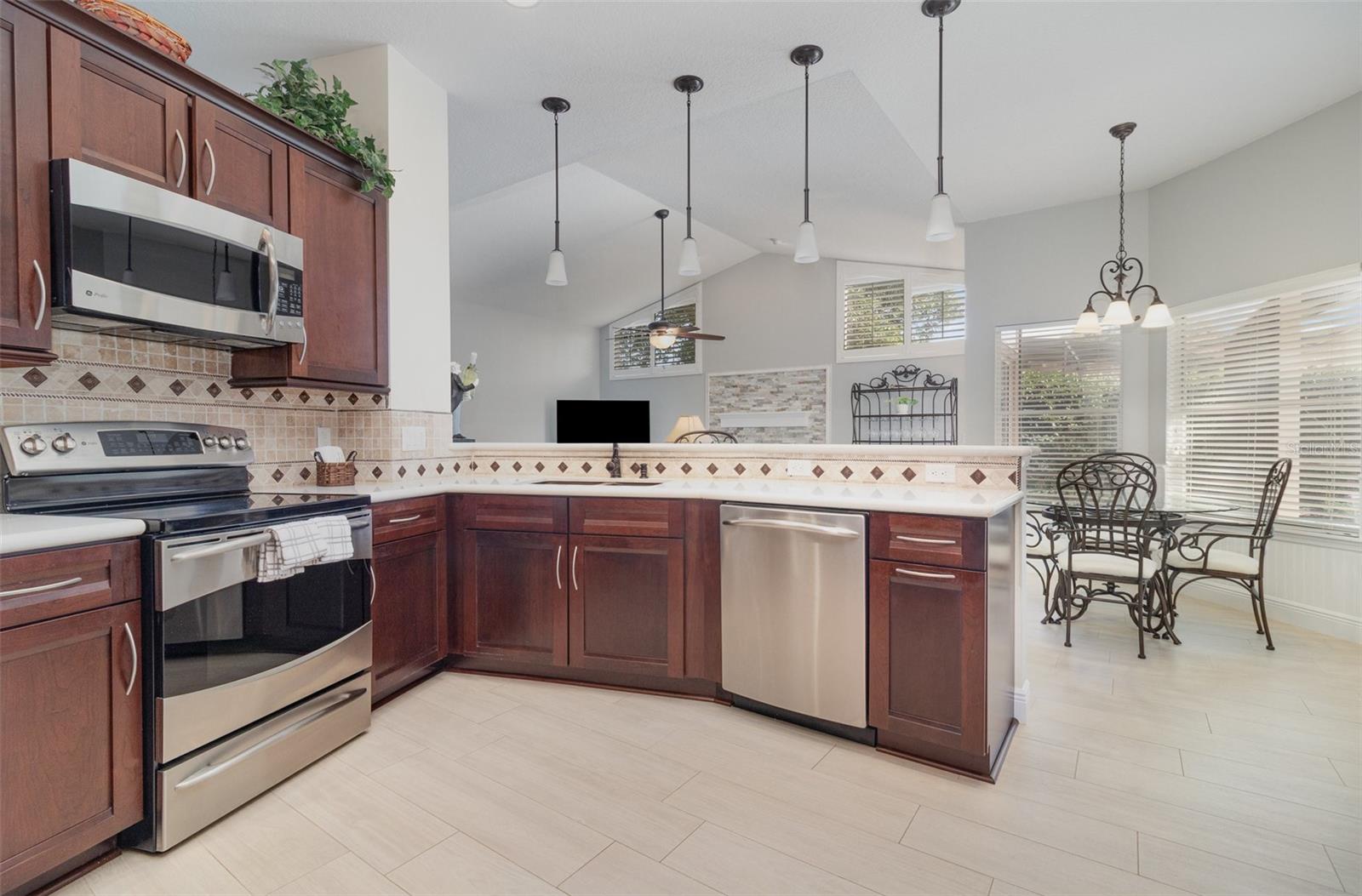 Image 14 of 46 For 7628 Apple Tree Circle