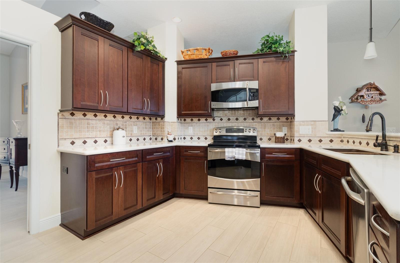 Image 15 of 46 For 7628 Apple Tree Circle