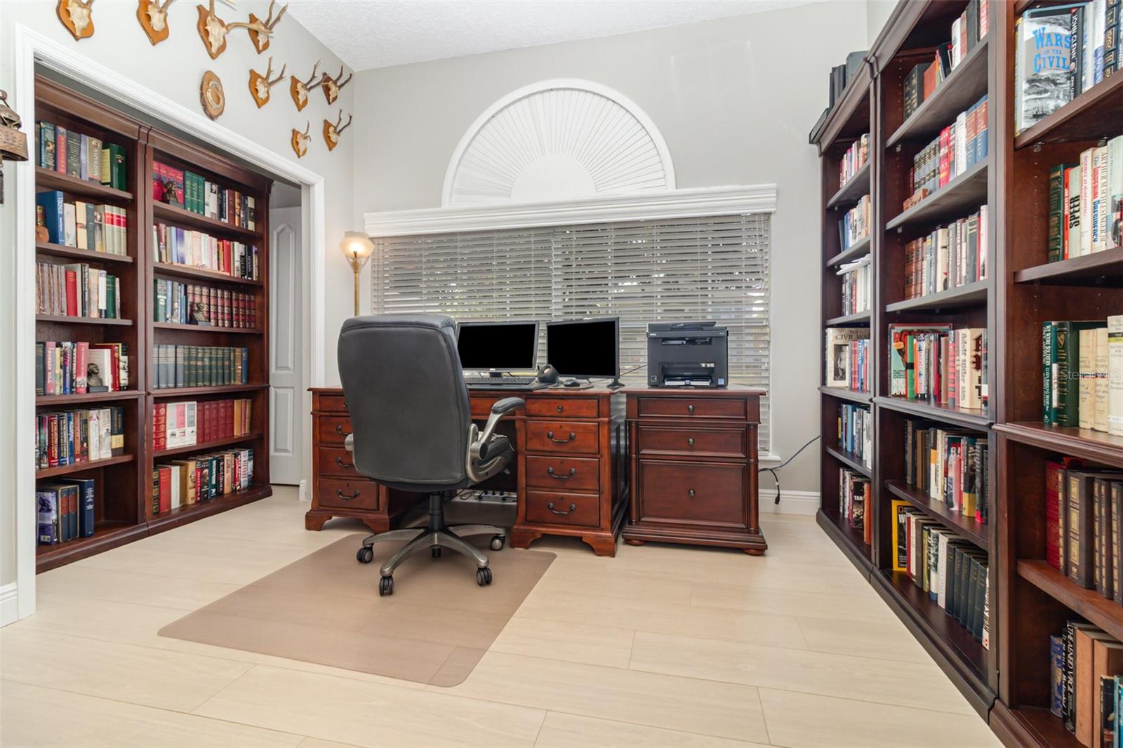 Image 20 of 46 For 7628 Apple Tree Circle