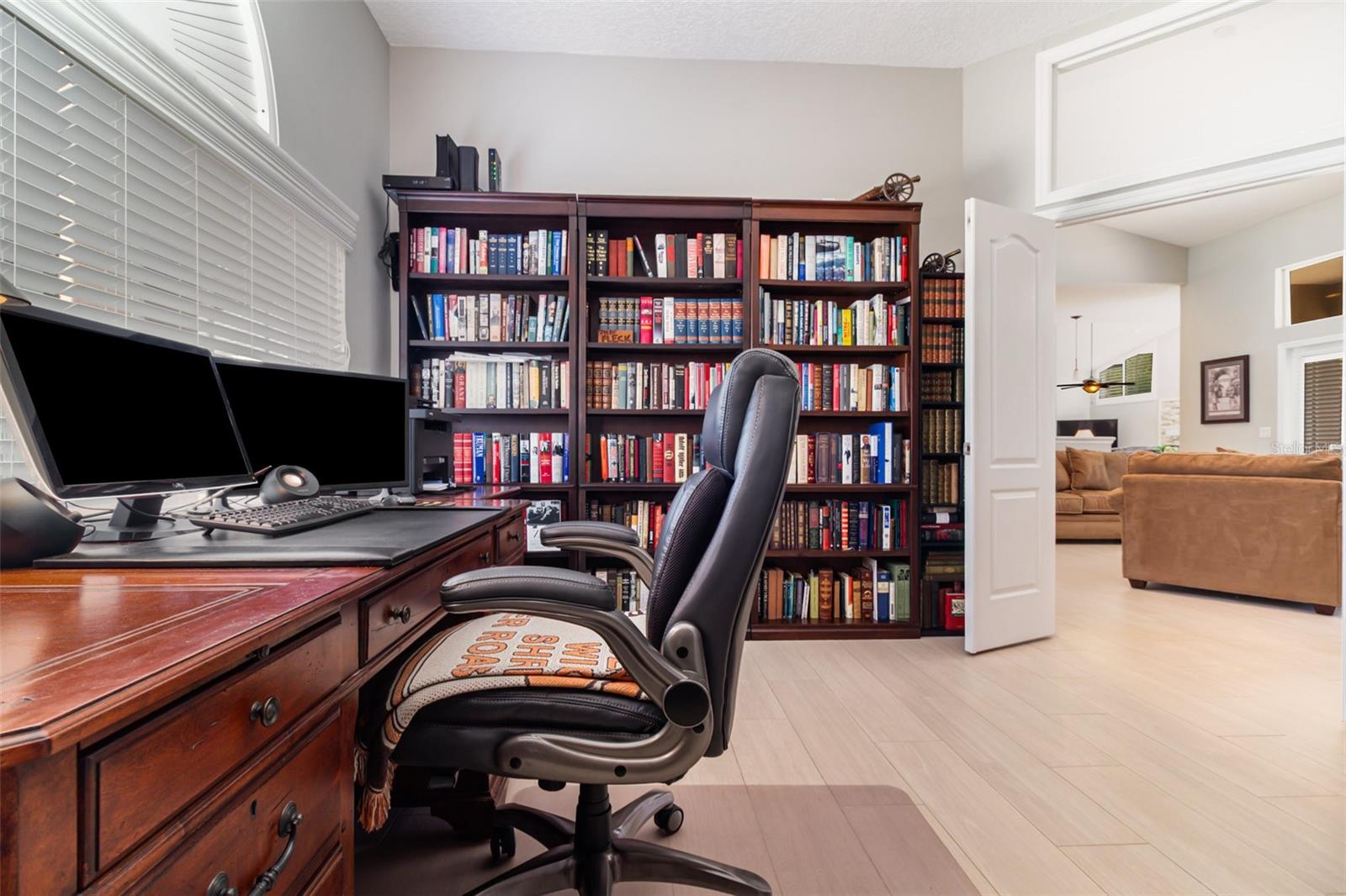 Image 21 of 46 For 7628 Apple Tree Circle