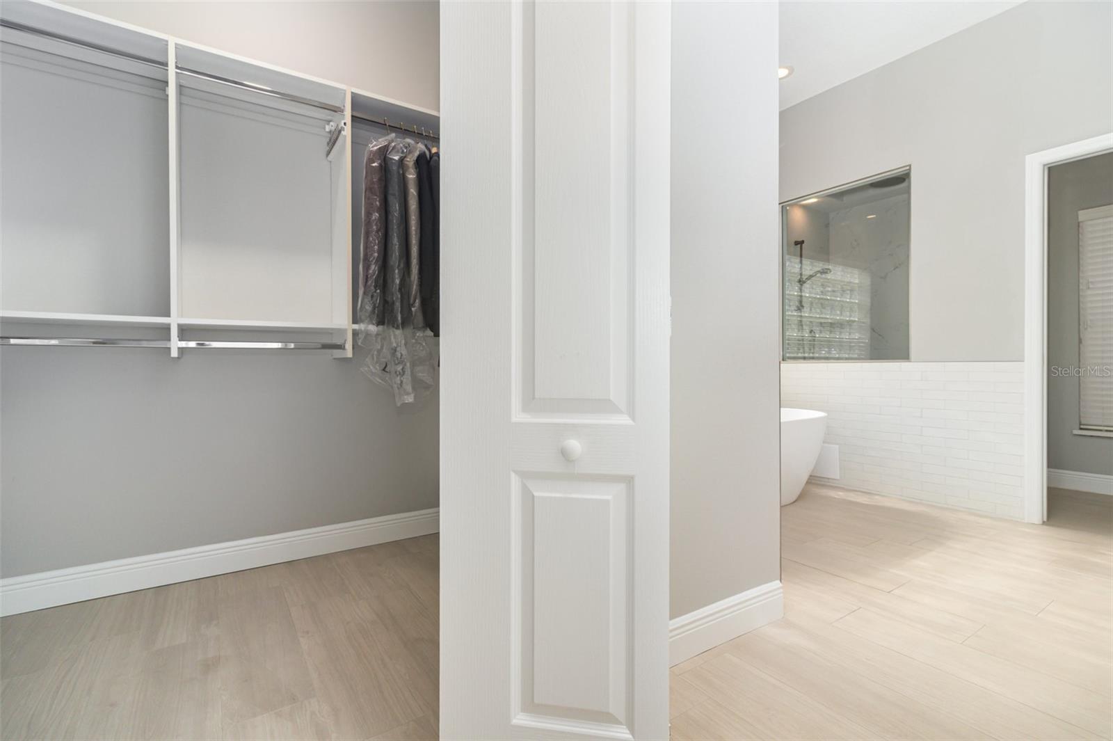 Image 24 of 46 For 7628 Apple Tree Circle