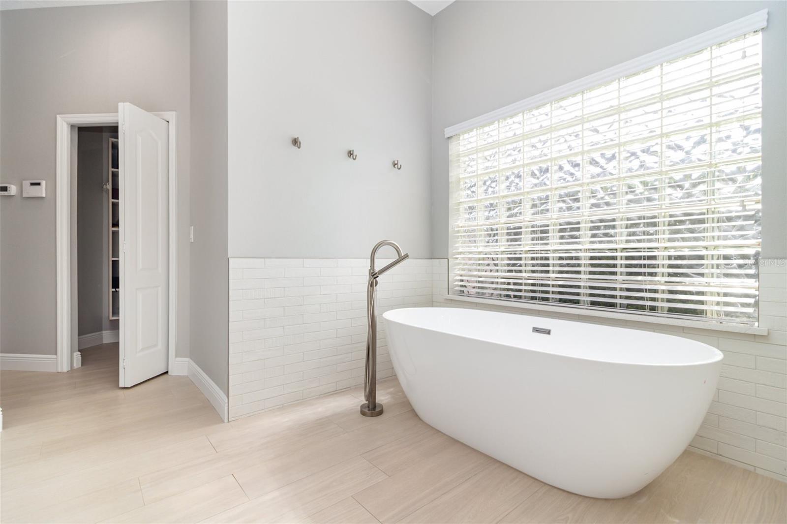 Image 26 of 46 For 7628 Apple Tree Circle