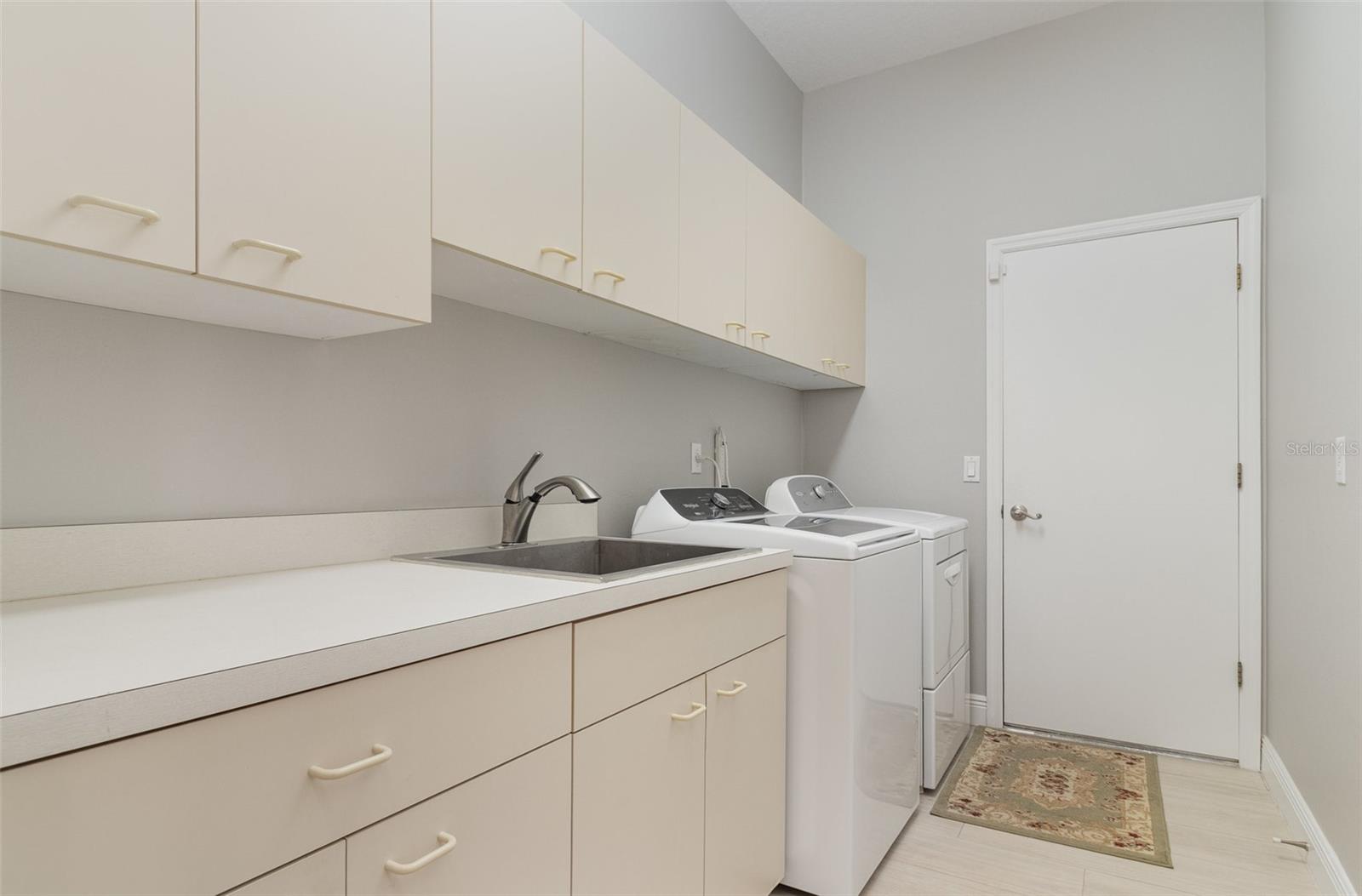 Image 36 of 46 For 7628 Apple Tree Circle