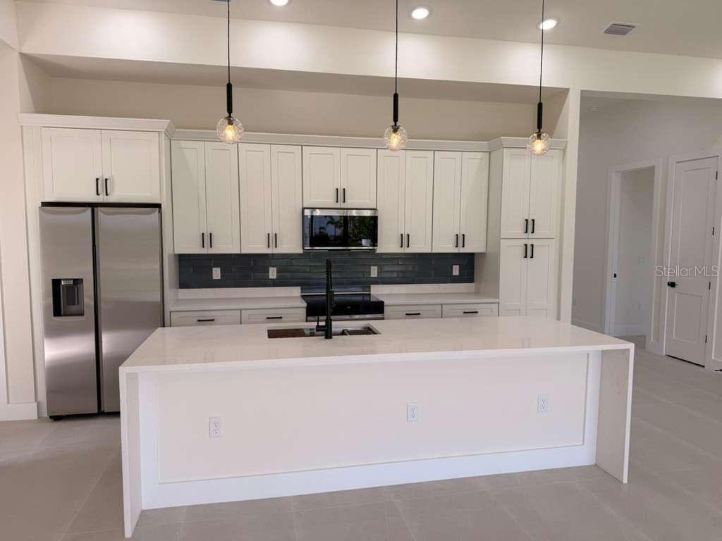 Image 19 of 53 For 10426 Live Oak Road