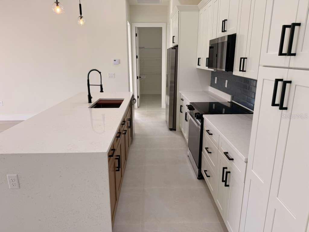 Image 20 of 53 For 10426 Live Oak Road