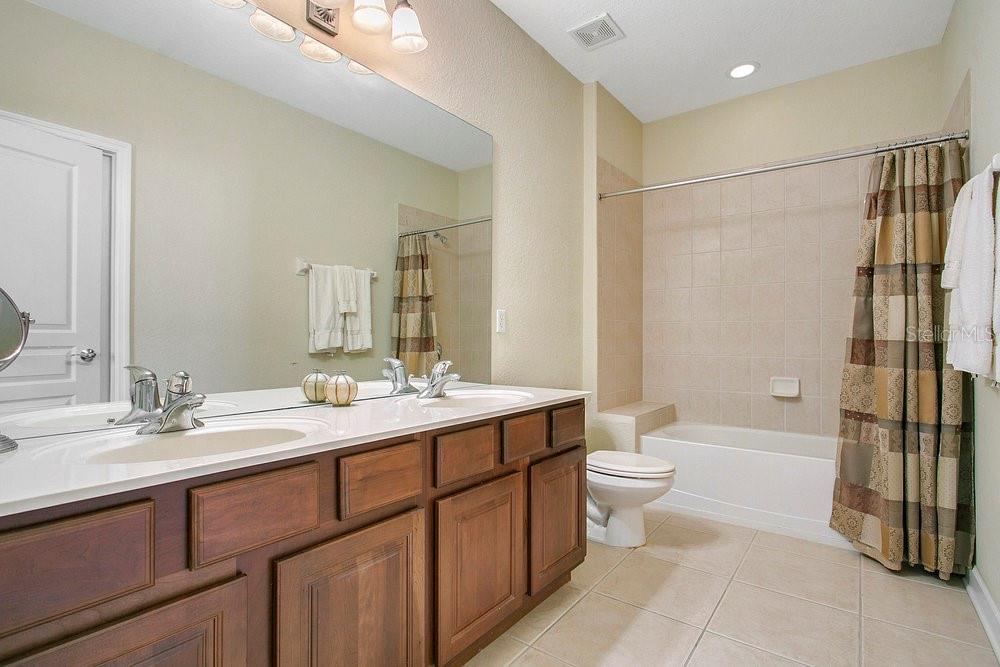 Image 20 of 38 For 6202 Miramonte Drive 101