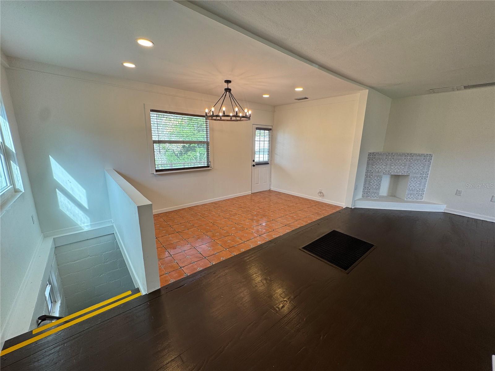 Image 14 of 27 For 825 Poinsettia Drive