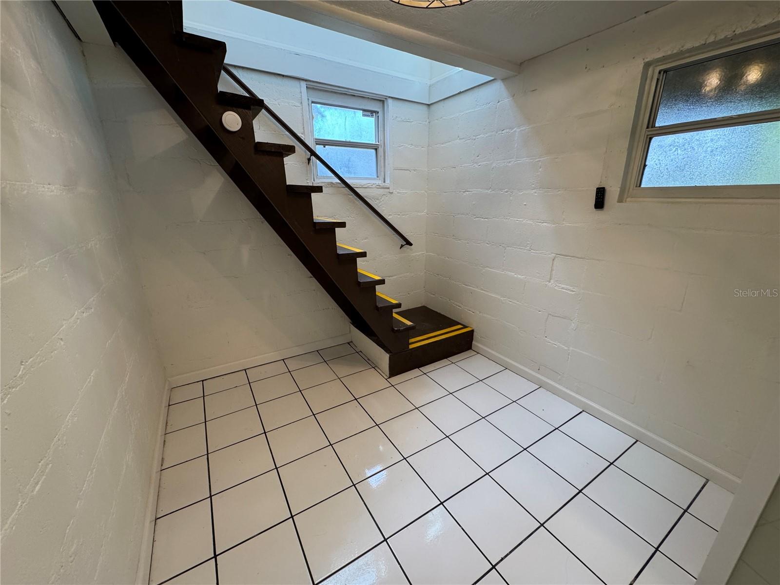 Image 16 of 27 For 825 Poinsettia Drive