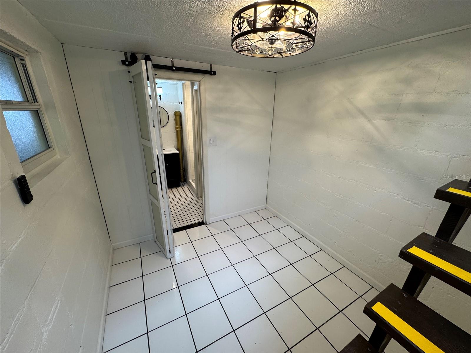 Image 17 of 27 For 825 Poinsettia Drive