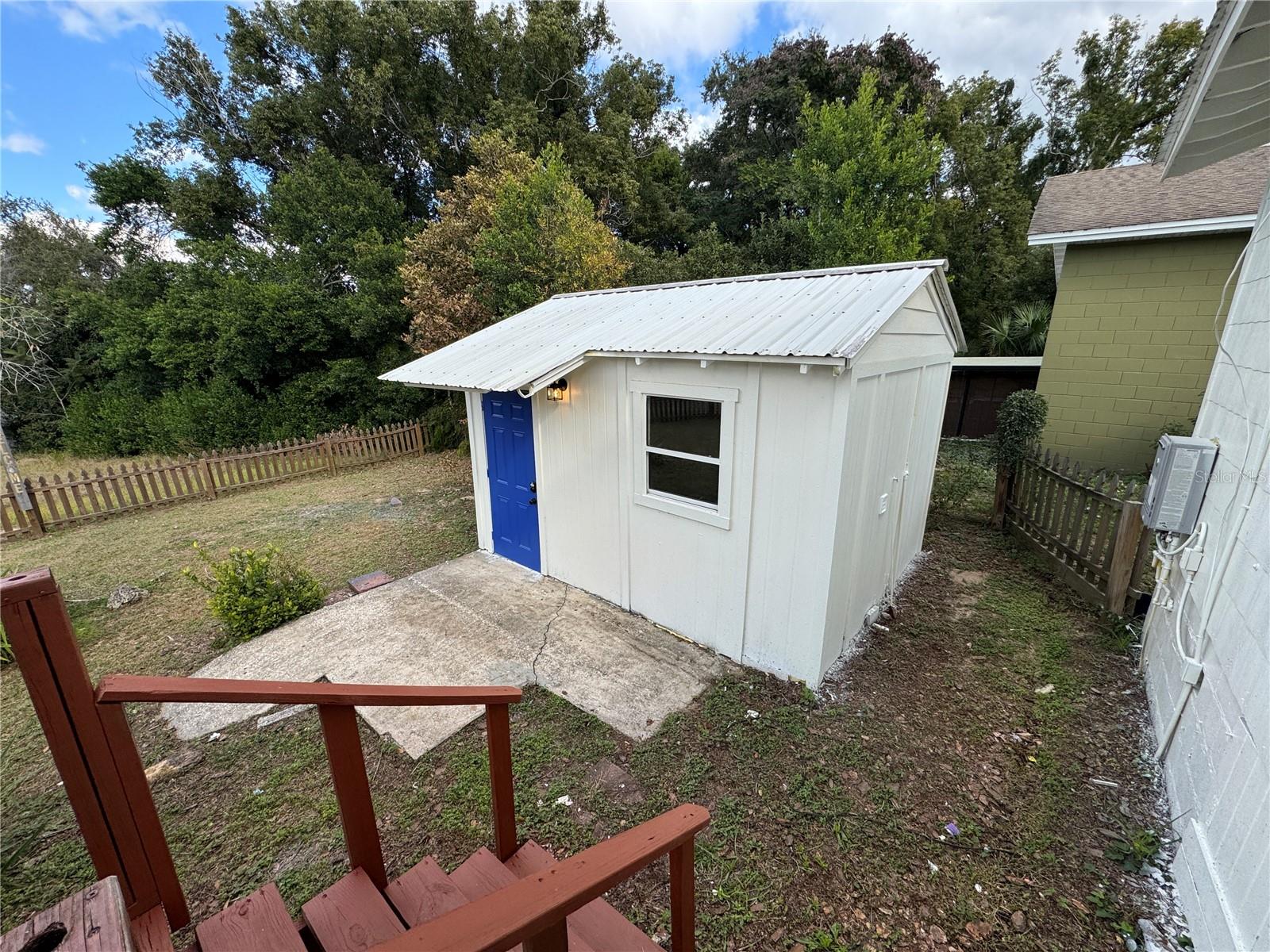 Image 23 of 27 For 825 Poinsettia Drive