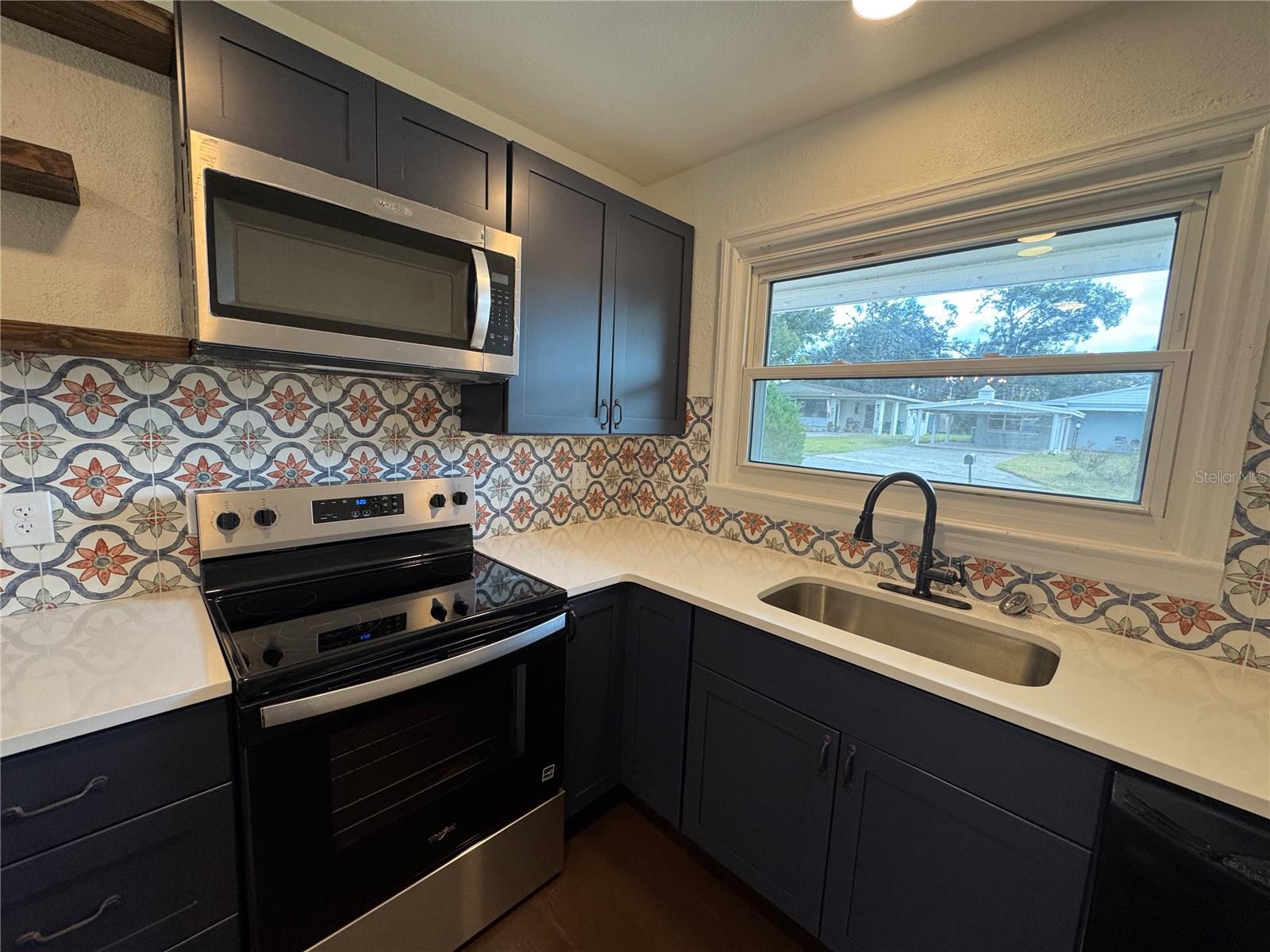 Image 4 of 27 For 825 Poinsettia Drive