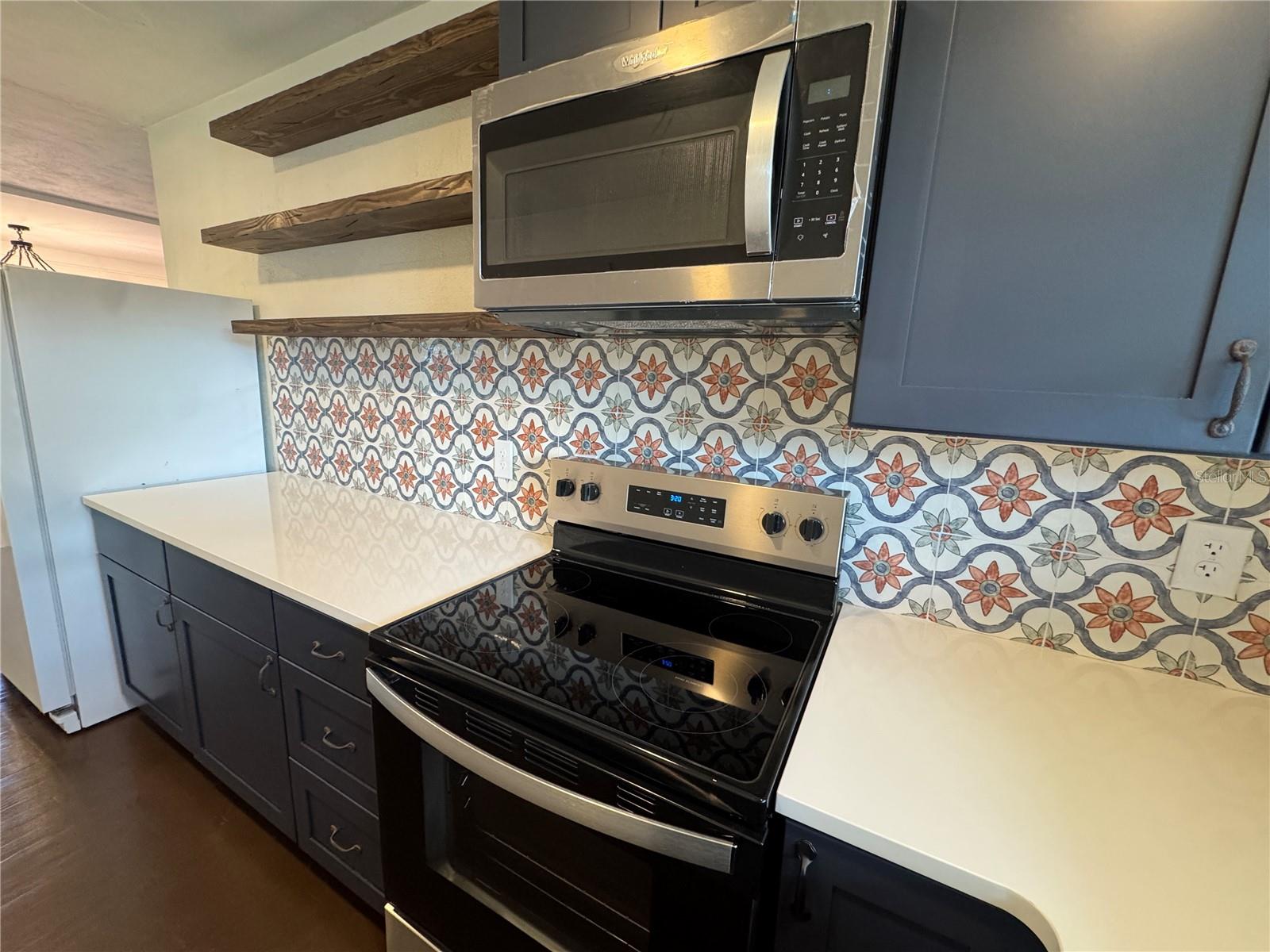 Image 5 of 27 For 825 Poinsettia Drive