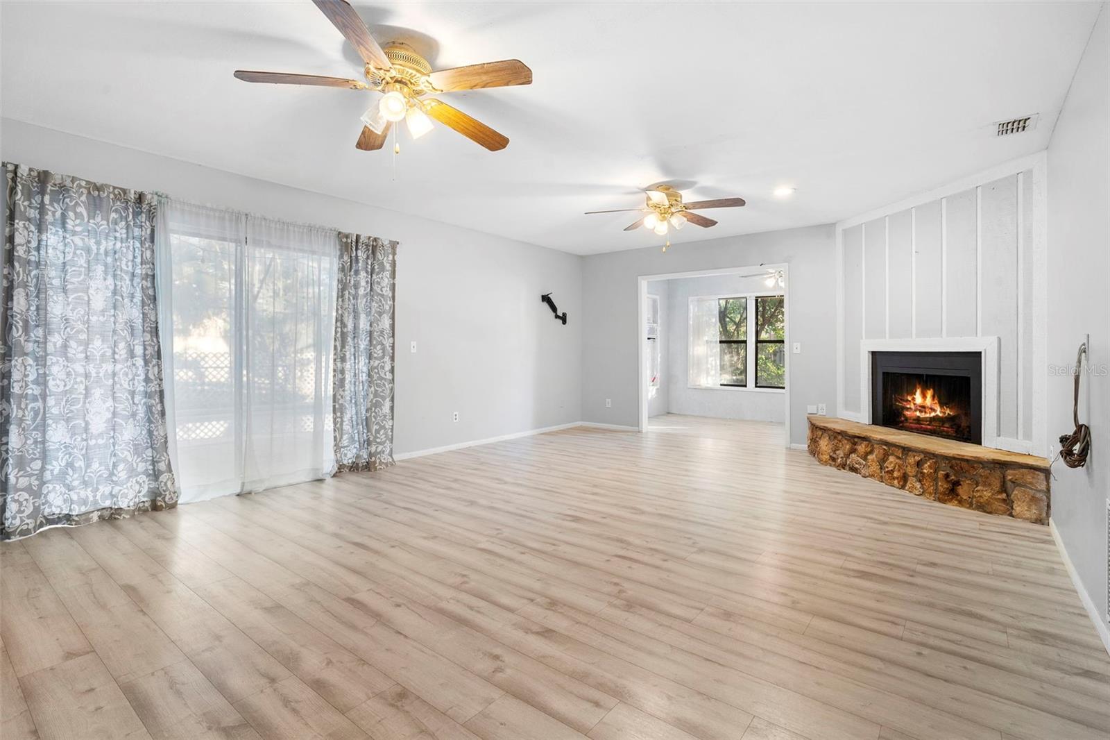 Image 4 of 41 For 8315 Camphor Tree Drive