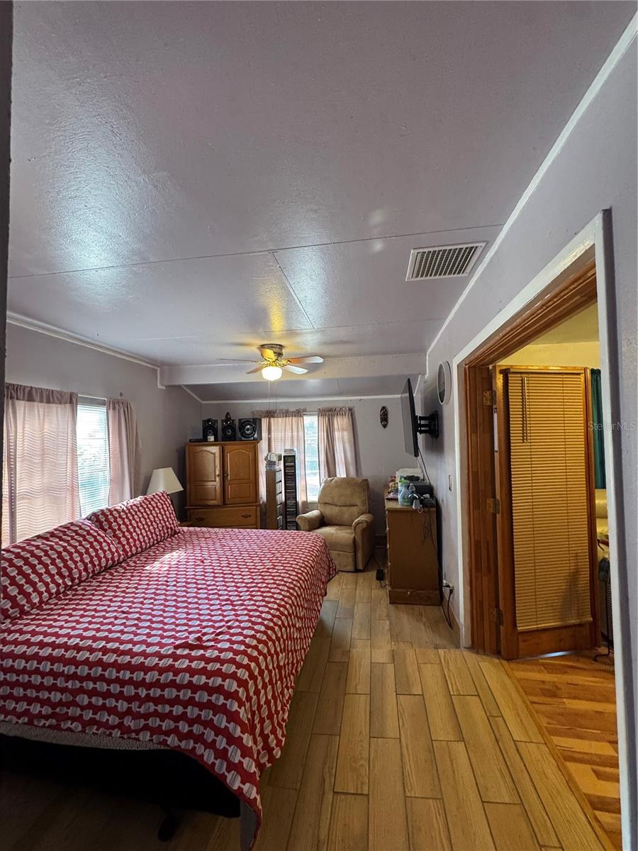 Image 21 of 26 For 2209 Mitch Ct E.