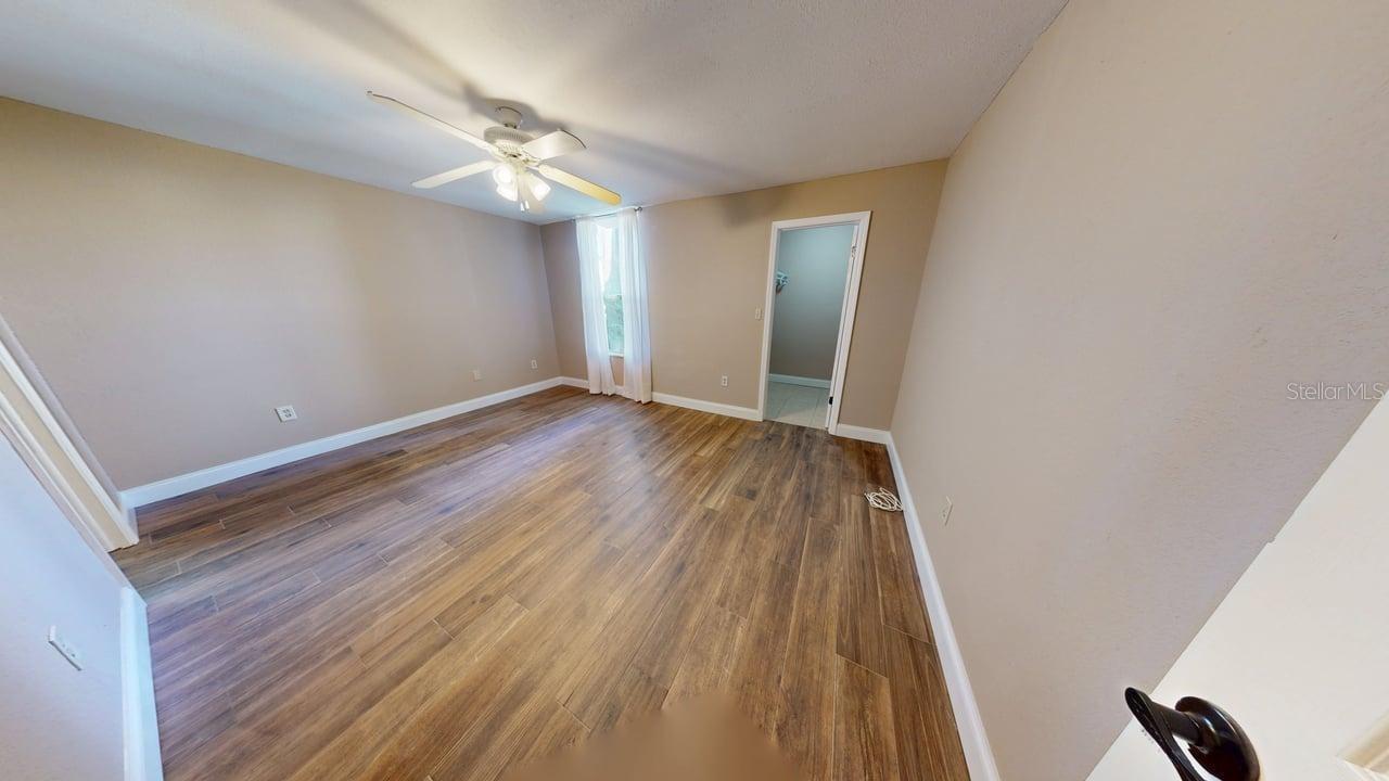 Image 11 of 21 For 518 Orange 12