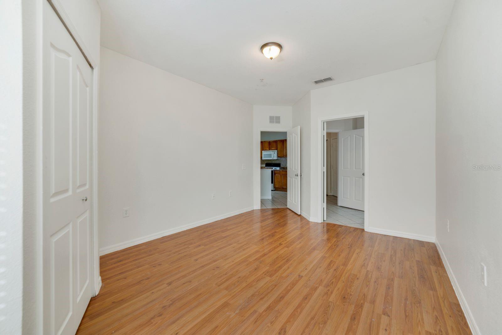 Image 13 of 21 For 6159 Metrowest Boulevard 204