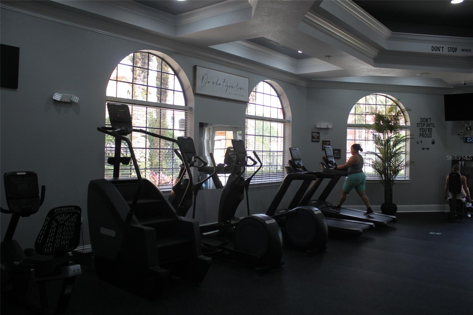 Image 20 of 21 For 6159 Metrowest Boulevard 204