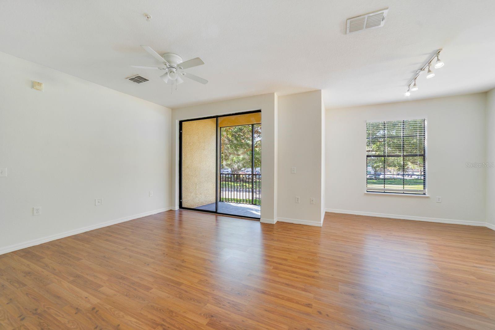 Image 7 of 21 For 6159 Metrowest Boulevard 204