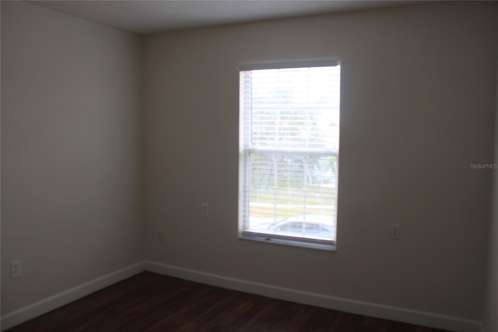 Image 13 of 17 For 213 Southbridge Circle