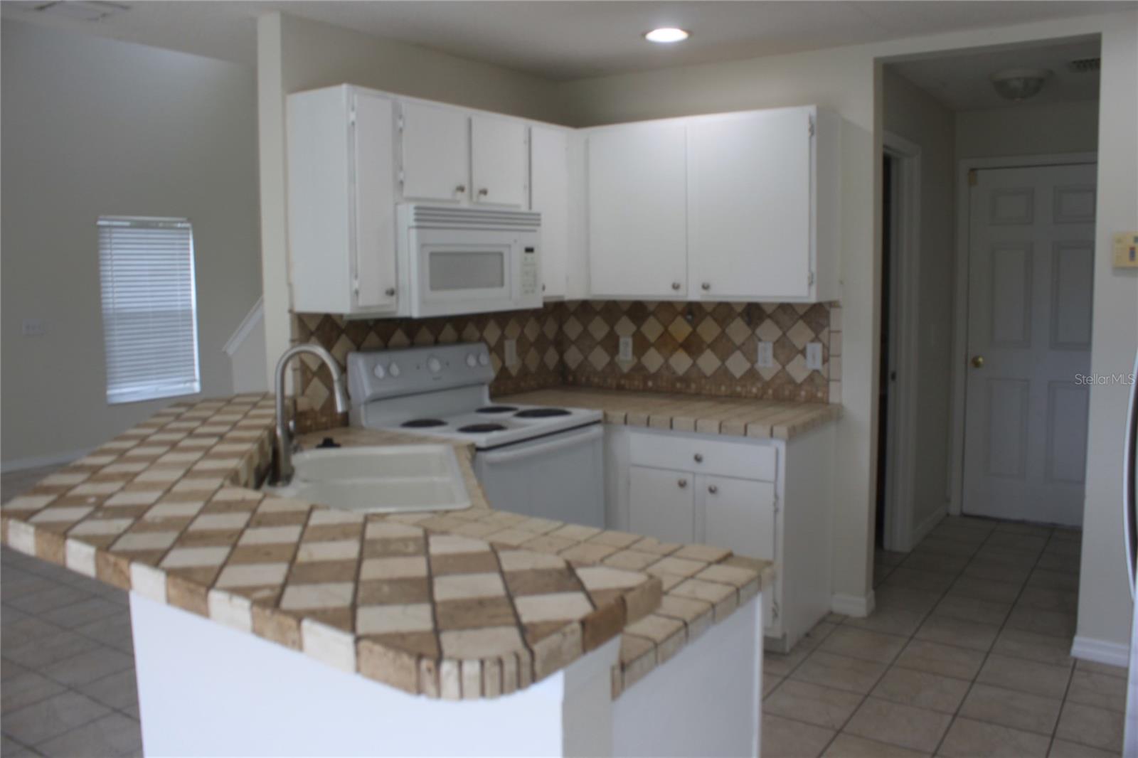 Image 4 of 17 For 213 Southbridge Circle