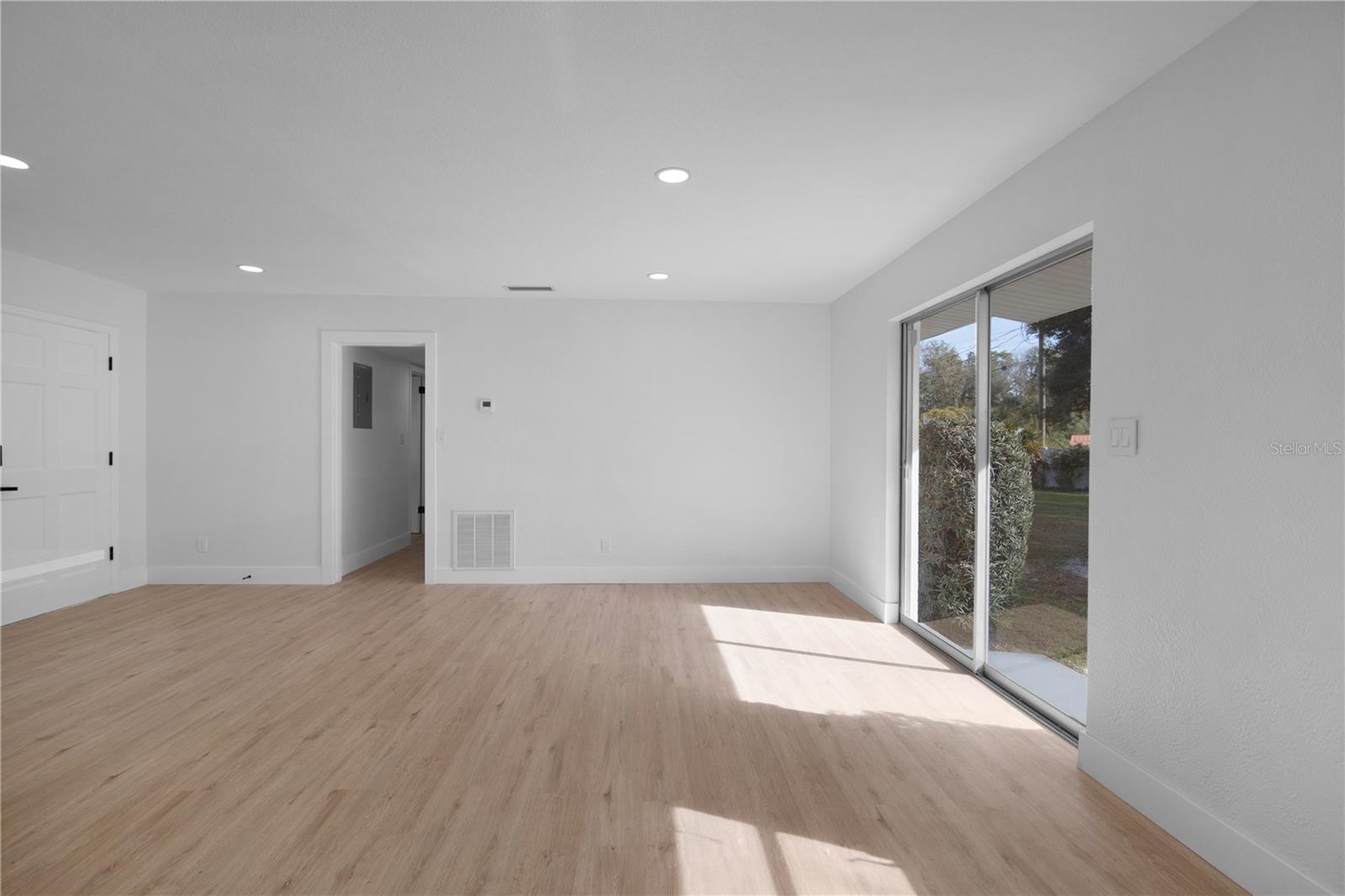 Image 22 of 47 For 209 Satsuma Drive