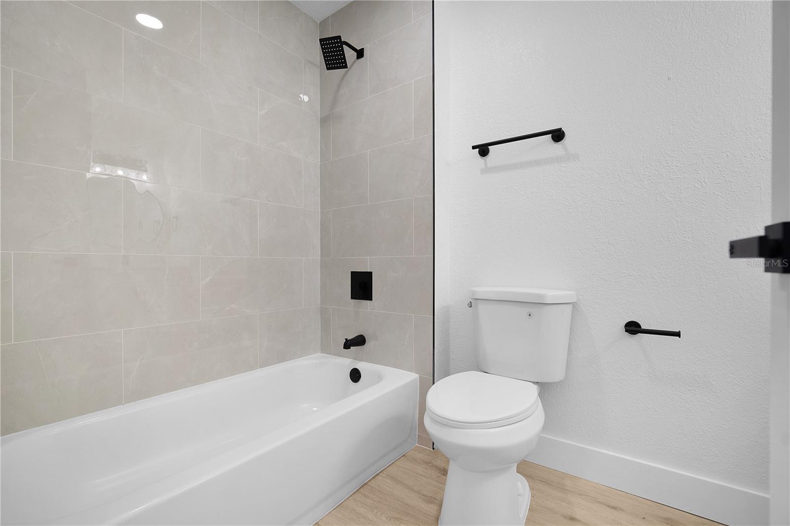 Image 25 of 47 For 209 Satsuma Drive