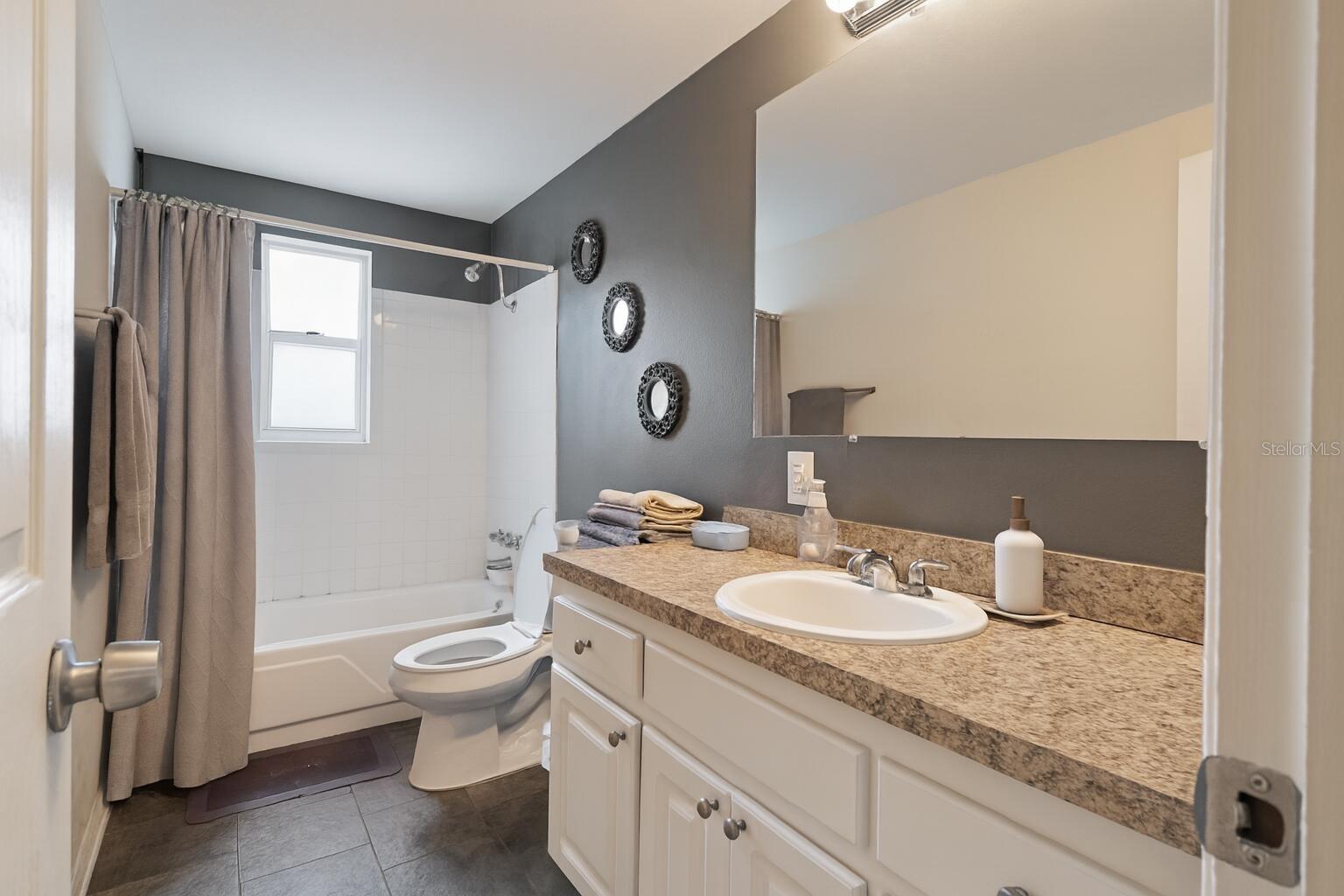 Image 21 of 25 For 1730 Lowry Avenue