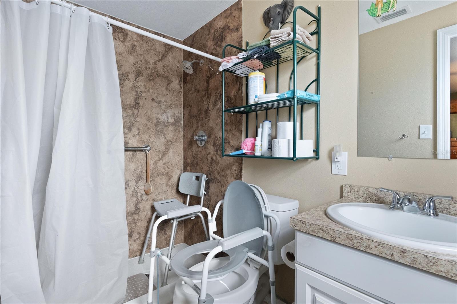 Image 22 of 25 For 1730 Lowry Avenue